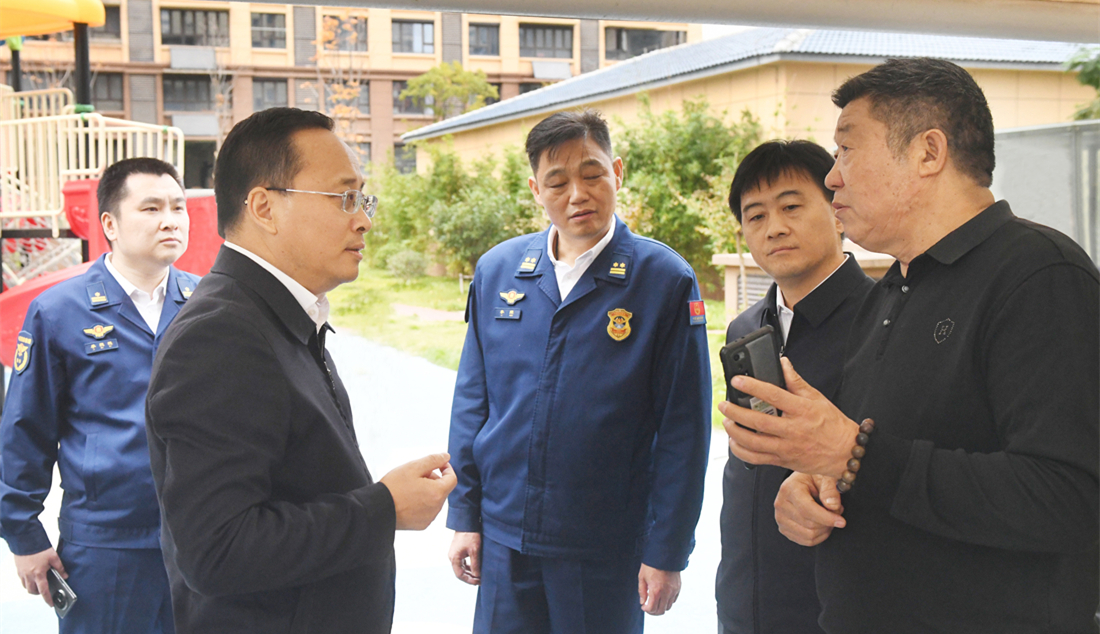 市領(lǐng)導(dǎo)現(xiàn)場督導(dǎo)高層建筑消防問題治理